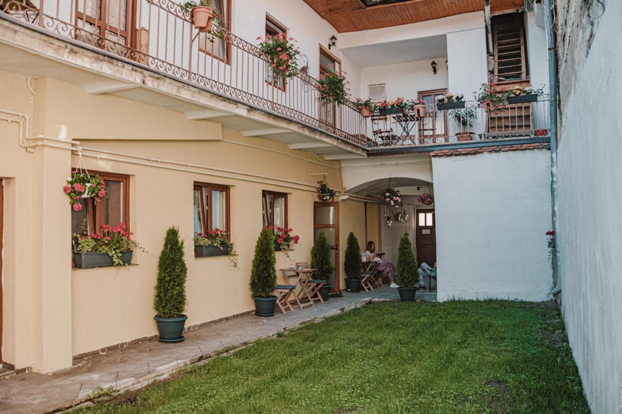 Central Garden Apartments Braşov Extérieur photo