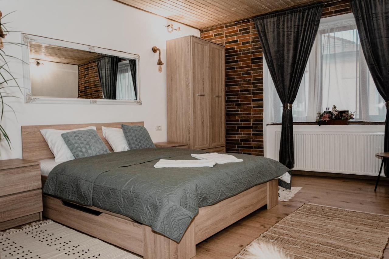 Central Garden Apartments Braşov Extérieur photo
